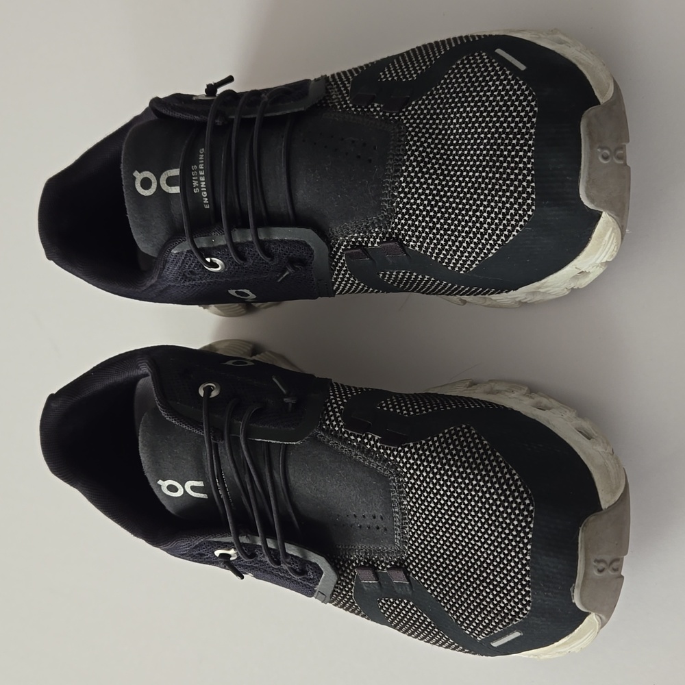 ❤️On Athletic Shoes - Black and White Cloud 5